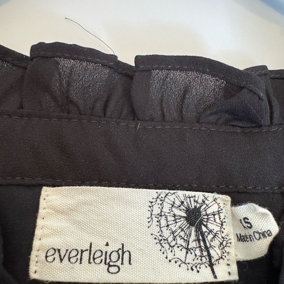 Everleigh top blouse black.  Shear material - Picture 6 of 7